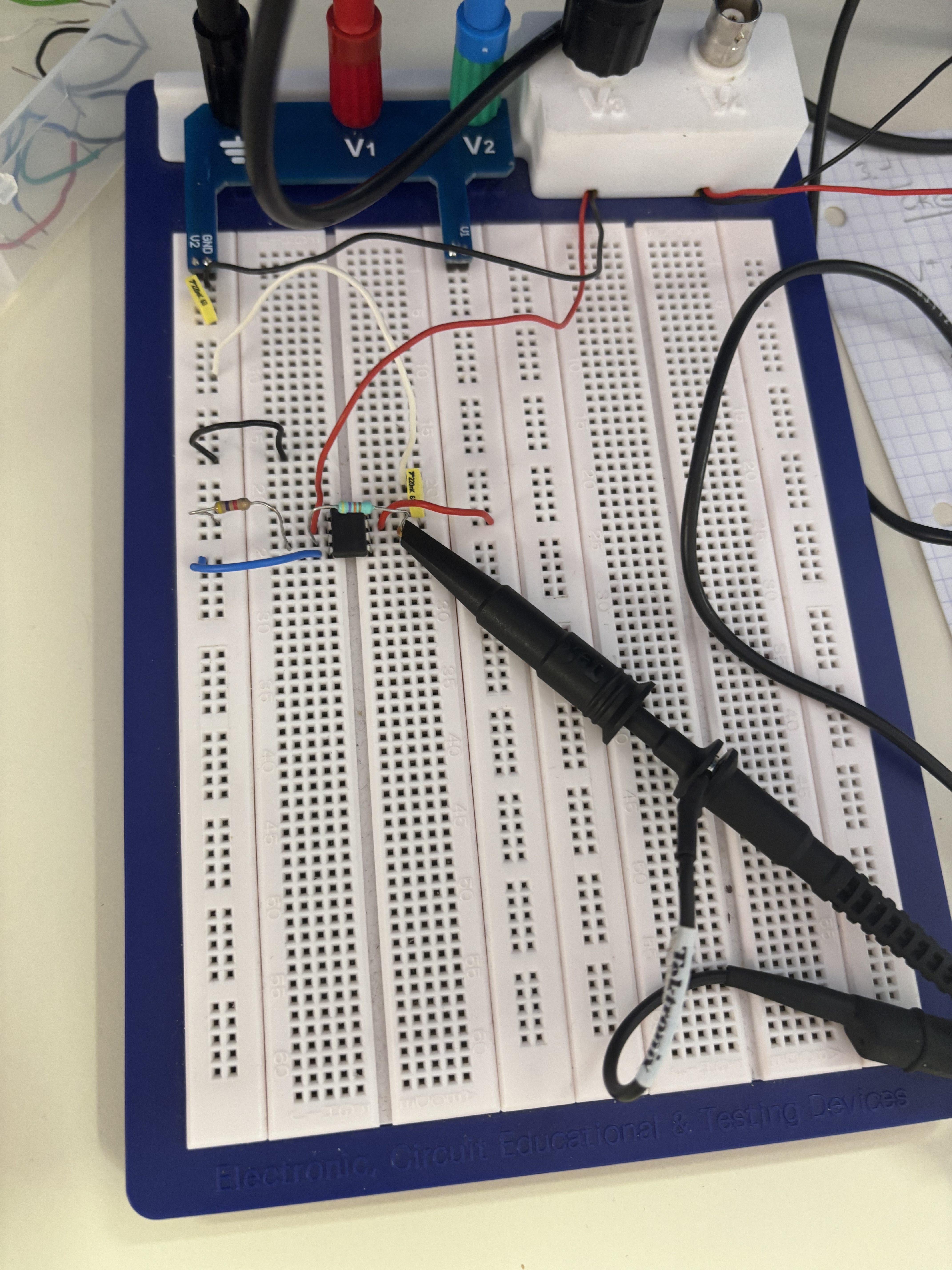 Schéma Comparateur à Hystérésis